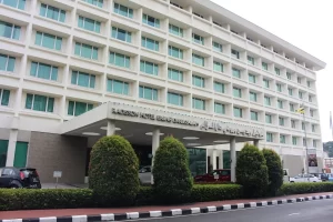 Shopping for souvenirs at Radisson Hotel 1